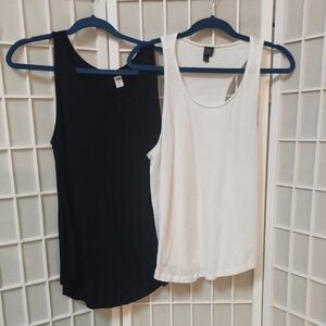 Black and White Relaxed Sleeveless Top Tank Top Bundle